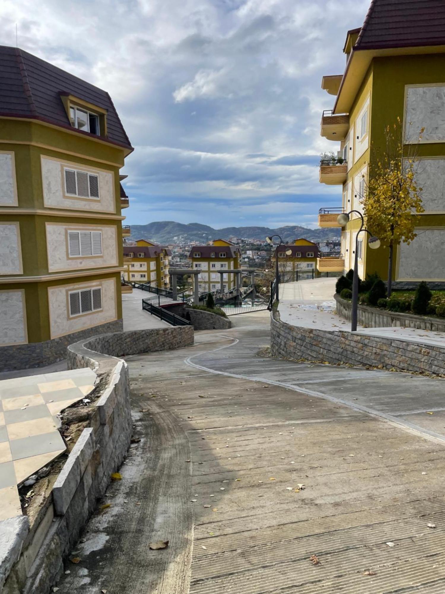 Land * Tirana